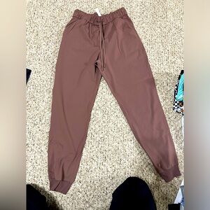 Lululemon high rise joggers size 8